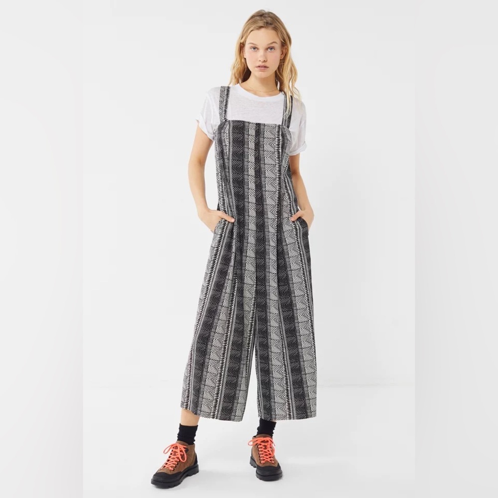 ✨ Urban Outfitters Jumpsuit – Size Small ✨